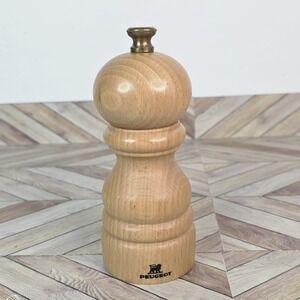 classic Peugeot France Natural beechwood Pepper mill 5" shaker Natural Finish
